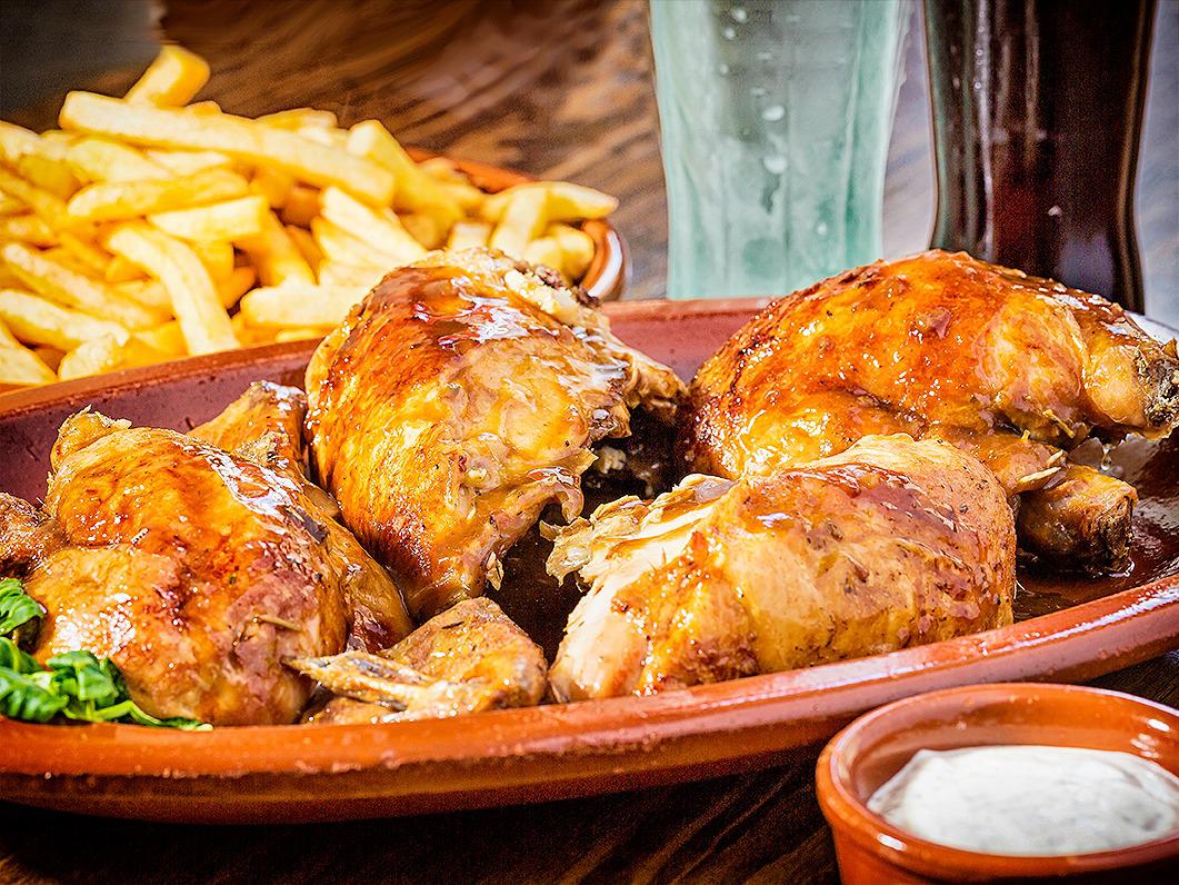Menú Pollo Asado + Patatas + Croquetas o Ensalada